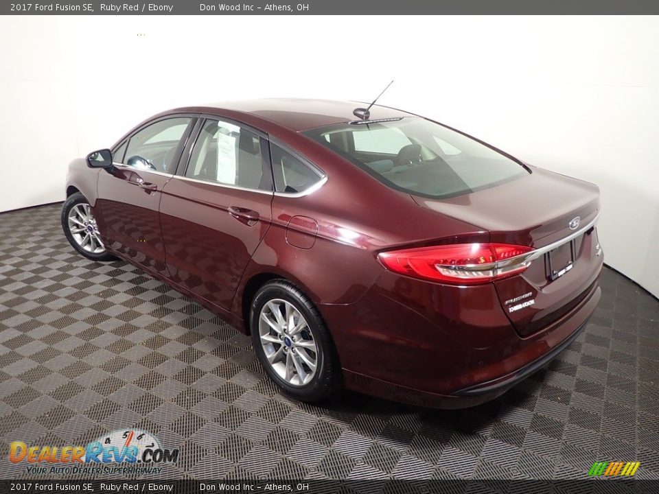 2017 Ford Fusion SE Ruby Red / Ebony Photo #10