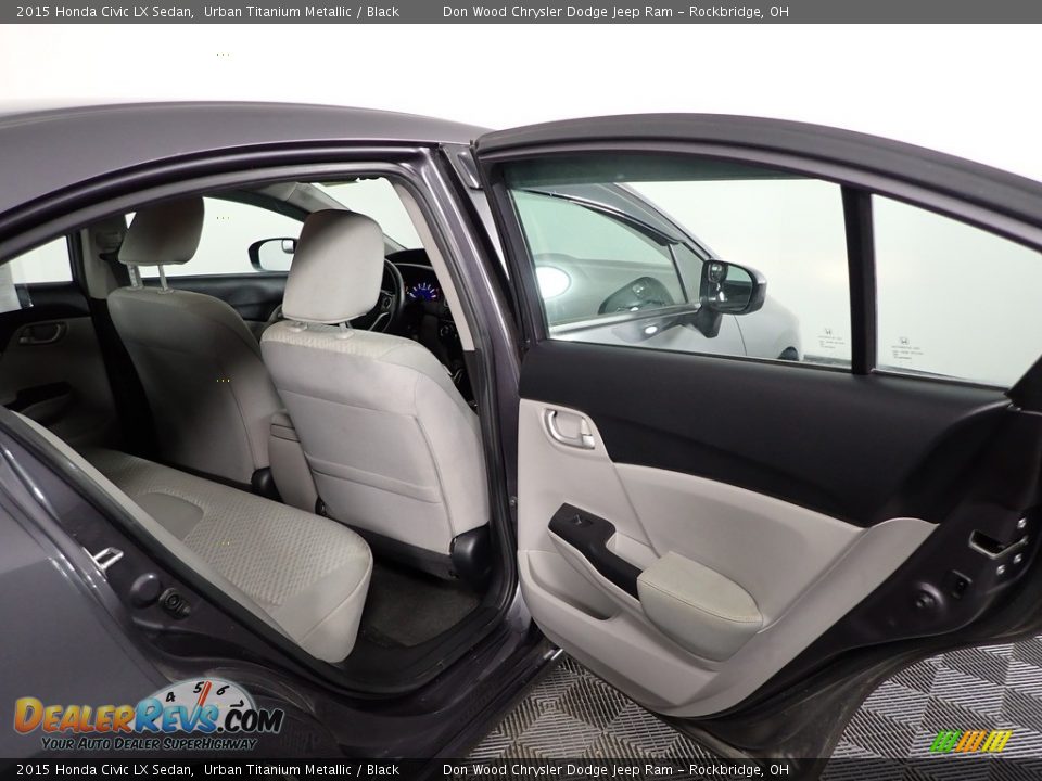 2015 Honda Civic LX Sedan Urban Titanium Metallic / Black Photo #28