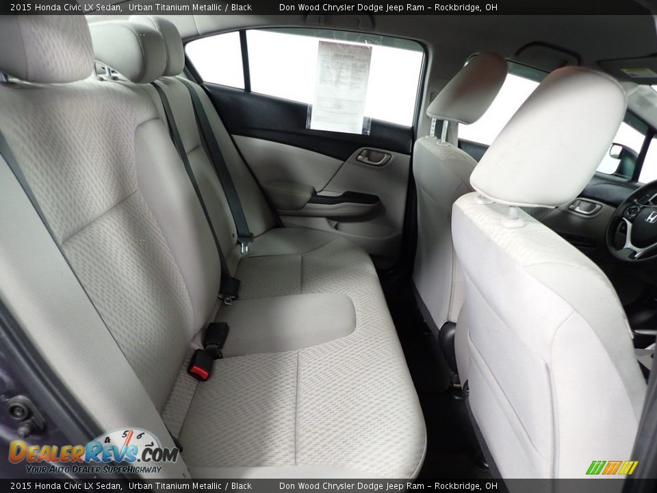 2015 Honda Civic LX Sedan Urban Titanium Metallic / Black Photo #29