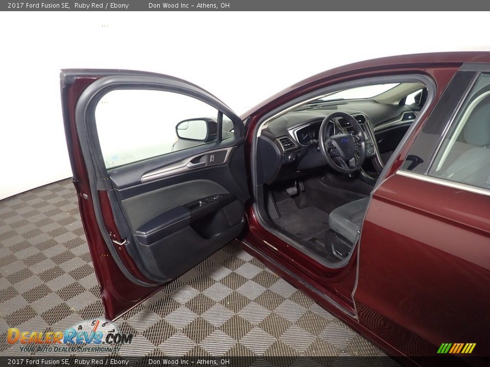 2017 Ford Fusion SE Ruby Red / Ebony Photo #17