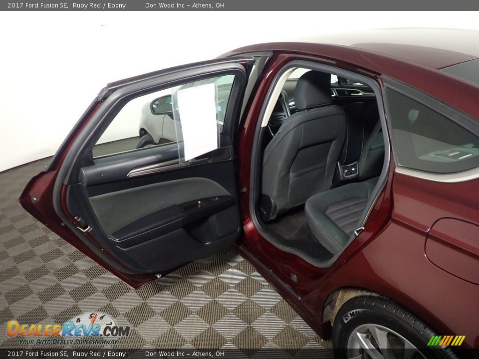 2017 Ford Fusion SE Ruby Red / Ebony Photo #29