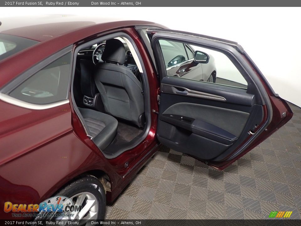 2017 Ford Fusion SE Ruby Red / Ebony Photo #31