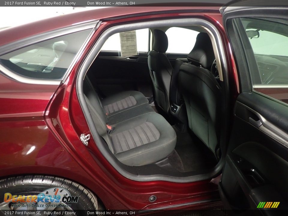 2017 Ford Fusion SE Ruby Red / Ebony Photo #32