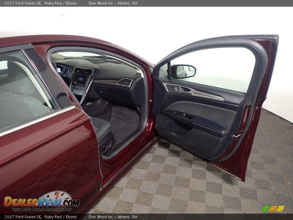 2017 Ford Fusion SE Ruby Red / Ebony Photo #33