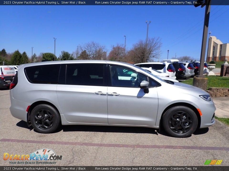 Silver Mist 2023 Chrysler Pacifica Hybrid Touring L Photo #4