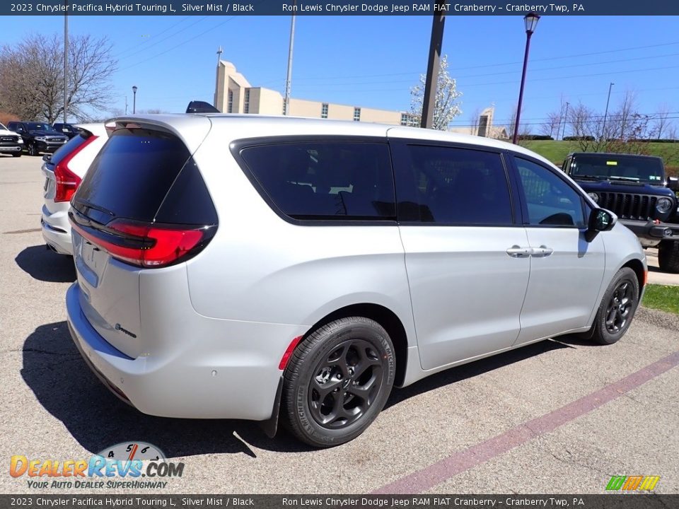 2023 Chrysler Pacifica Hybrid Touring L Silver Mist / Black Photo #5