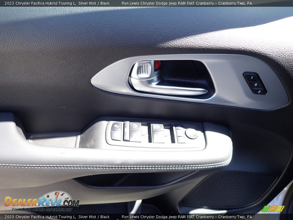 2023 Chrysler Pacifica Hybrid Touring L Silver Mist / Black Photo #15