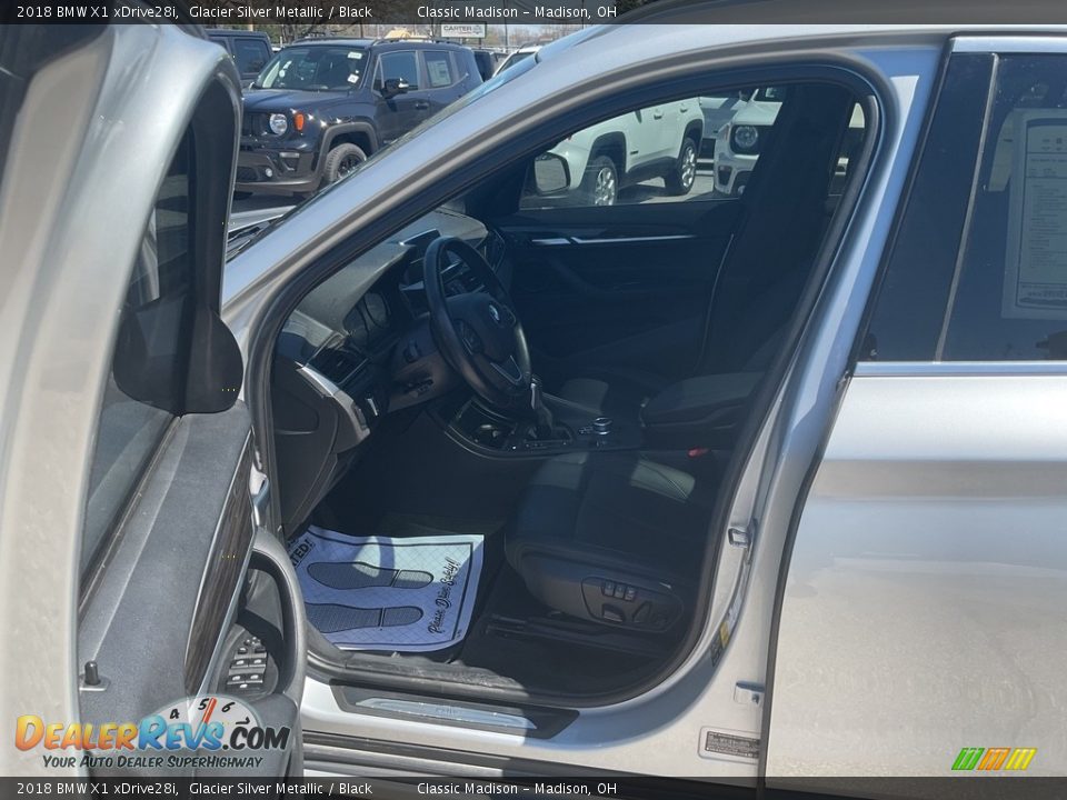 2018 BMW X1 xDrive28i Glacier Silver Metallic / Black Photo #2