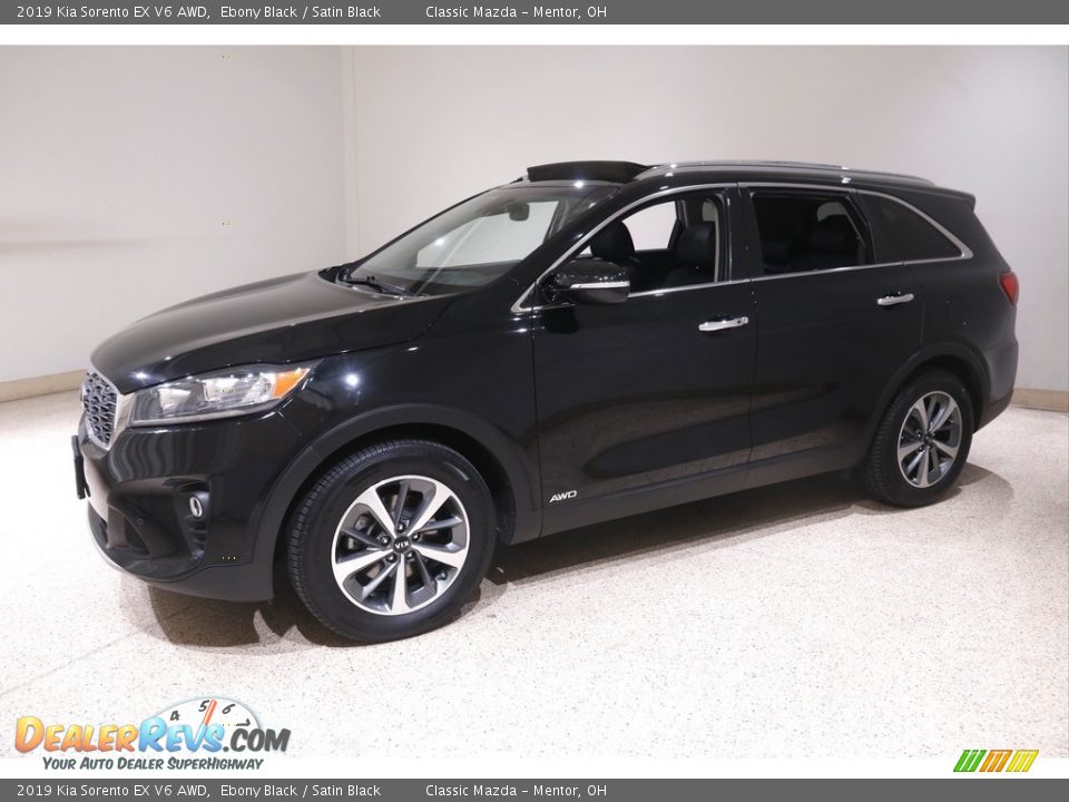 Front 3/4 View of 2019 Kia Sorento EX V6 AWD Photo #3