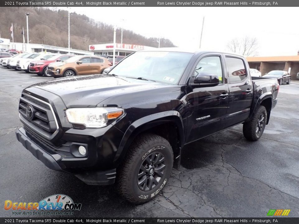 Front 3/4 View of 2021 Toyota Tacoma SR5 Double Cab 4x4 Photo #4
