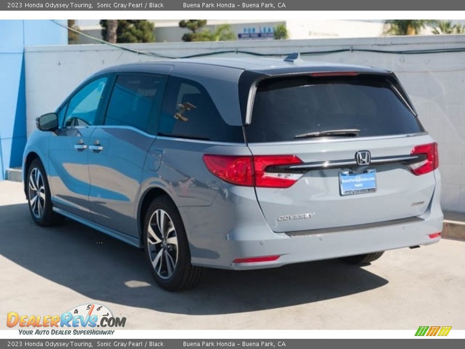 2023 Honda Odyssey Touring Sonic Gray Pearl / Black Photo #2