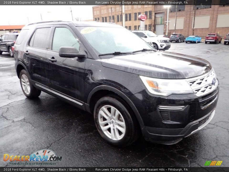 Front 3/4 View of 2018 Ford Explorer XLT 4WD Photo #2