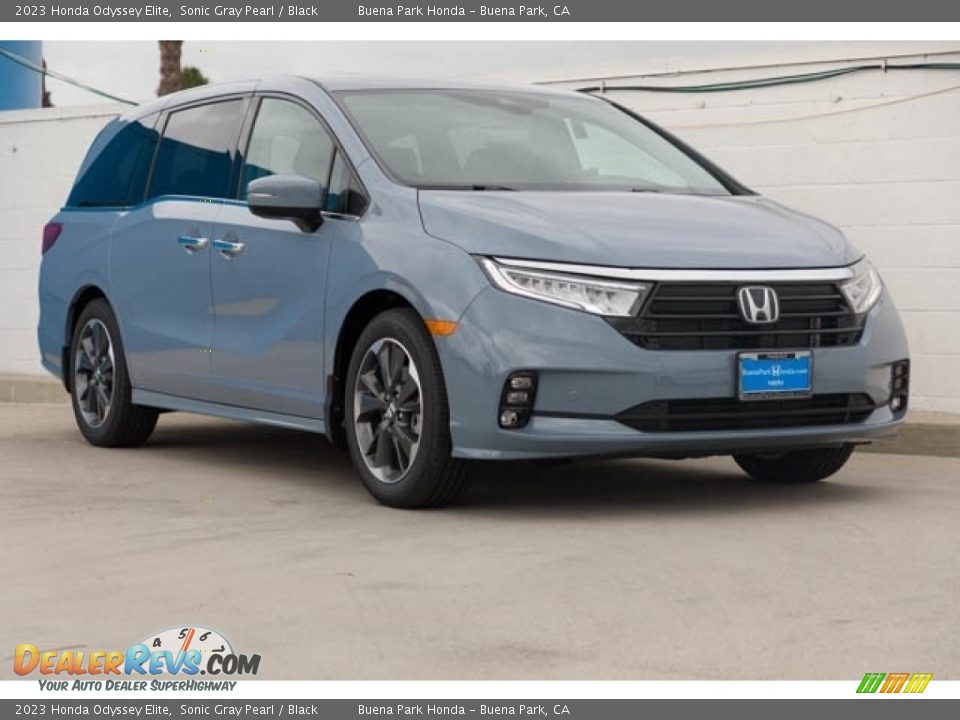 Front 3/4 View of 2023 Honda Odyssey Elite Photo #1