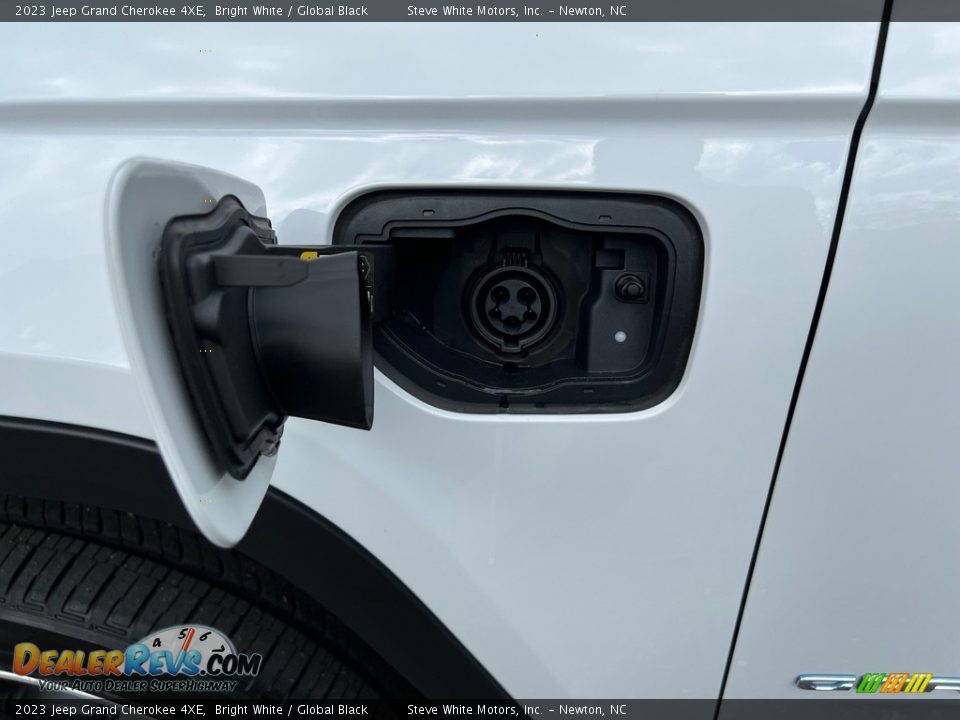 2023 Jeep Grand Cherokee 4XE Bright White / Global Black Photo #4