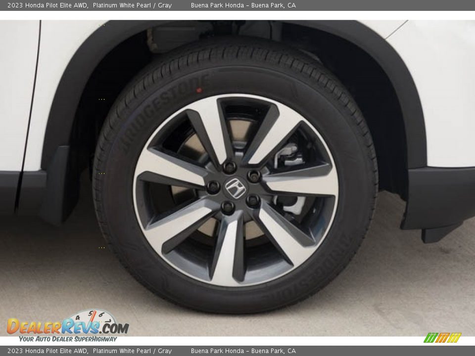 2023 Honda Pilot Elite AWD Platinum White Pearl / Gray Photo #11