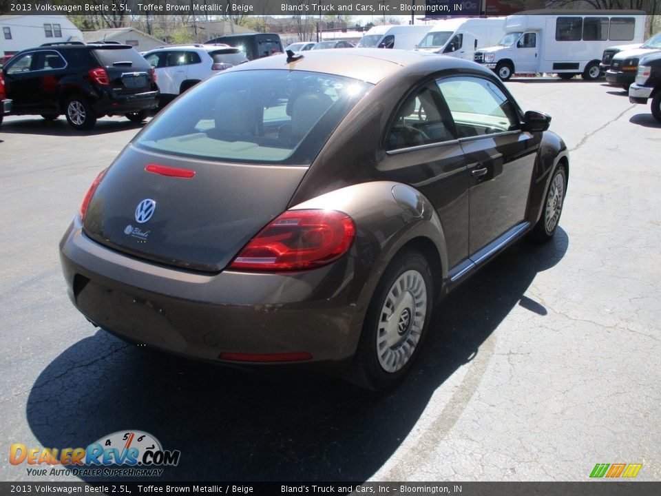 2013 Volkswagen Beetle 2.5L Toffee Brown Metallic / Beige Photo #4