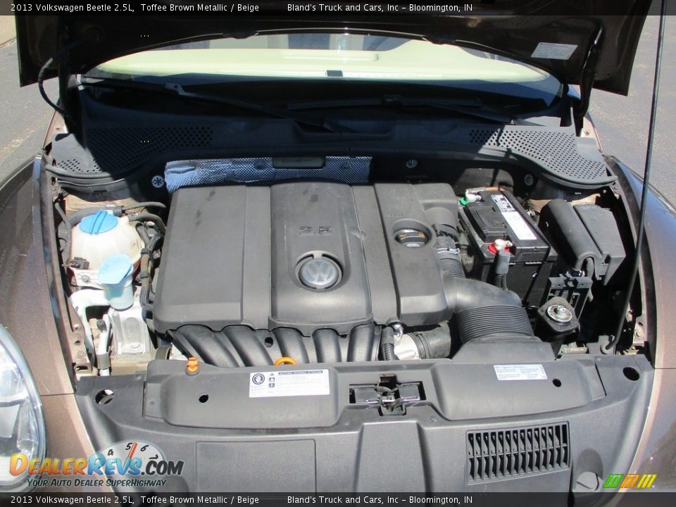 2013 Volkswagen Beetle 2.5L Toffee Brown Metallic / Beige Photo #24