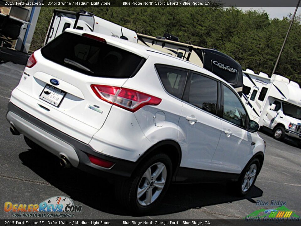 2015 Ford Escape SE Oxford White / Medium Light Stone Photo #27