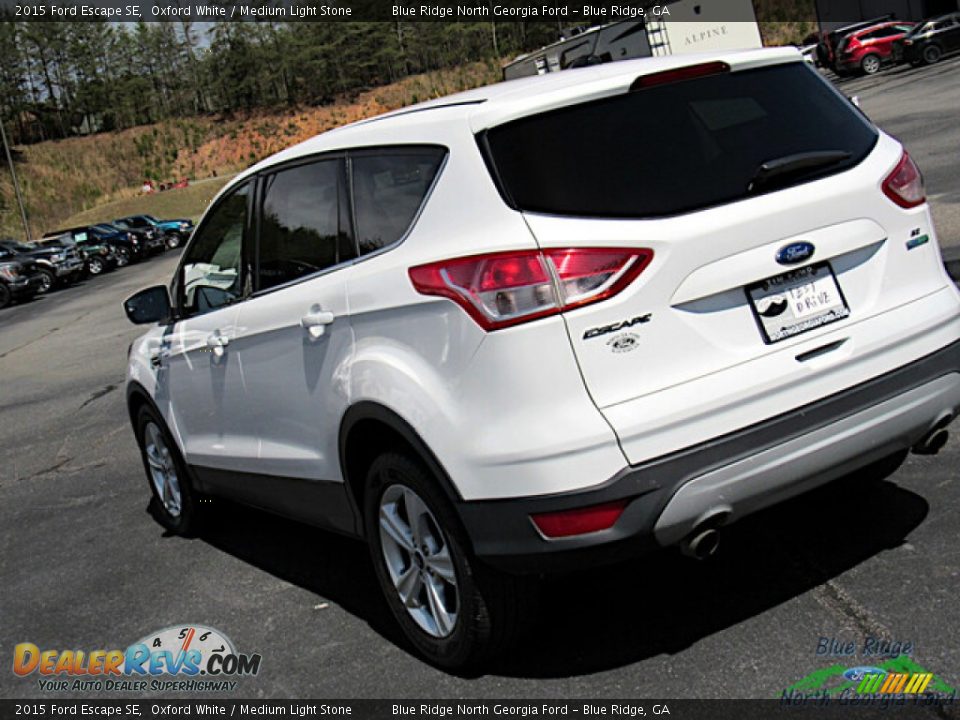 2015 Ford Escape SE Oxford White / Medium Light Stone Photo #28