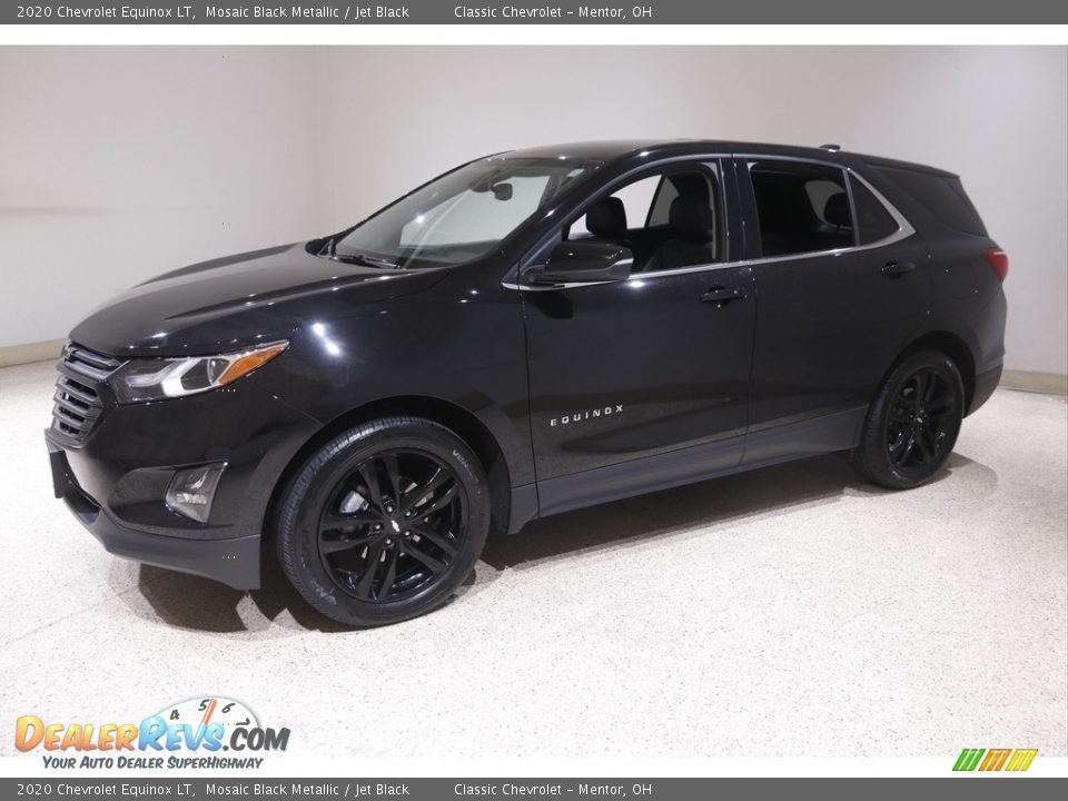 Front 3/4 View of 2020 Chevrolet Equinox LT Photo #3