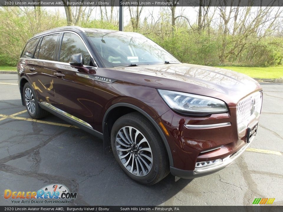 Front 3/4 View of 2020 Lincoln Aviator Reserve AWD Photo #5