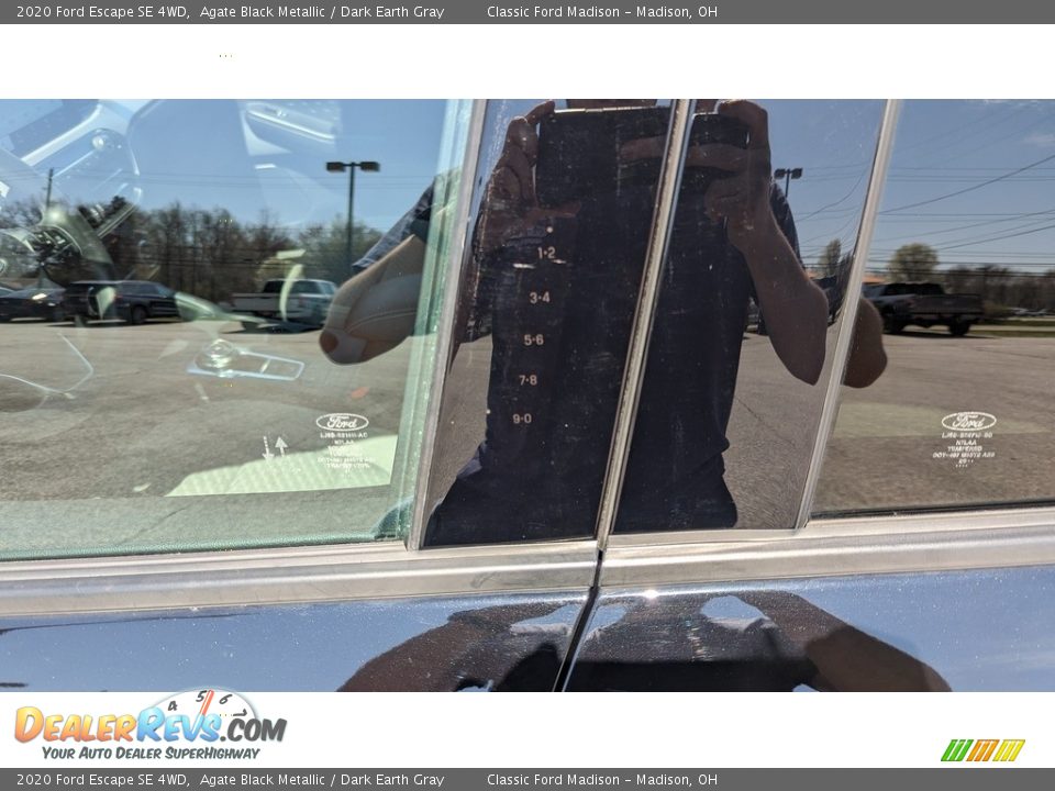 2020 Ford Escape SE 4WD Agate Black Metallic / Dark Earth Gray Photo #24
