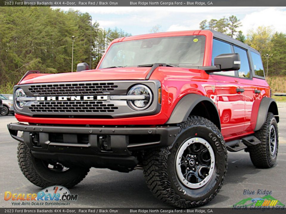 Front 3/4 View of 2023 Ford Bronco Badlands 4X4 4-Door Photo #1