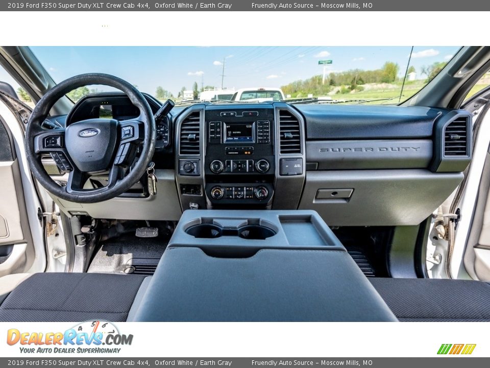 2019 Ford F350 Super Duty XLT Crew Cab 4x4 Oxford White / Earth Gray Photo #26