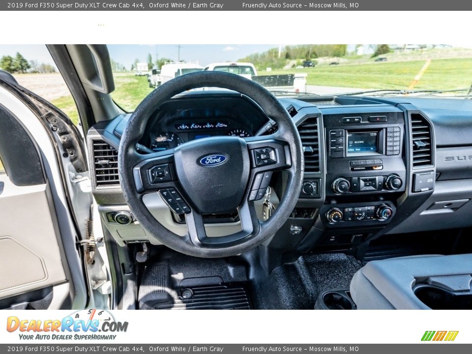 2019 Ford F350 Super Duty XLT Crew Cab 4x4 Oxford White / Earth Gray Photo #27