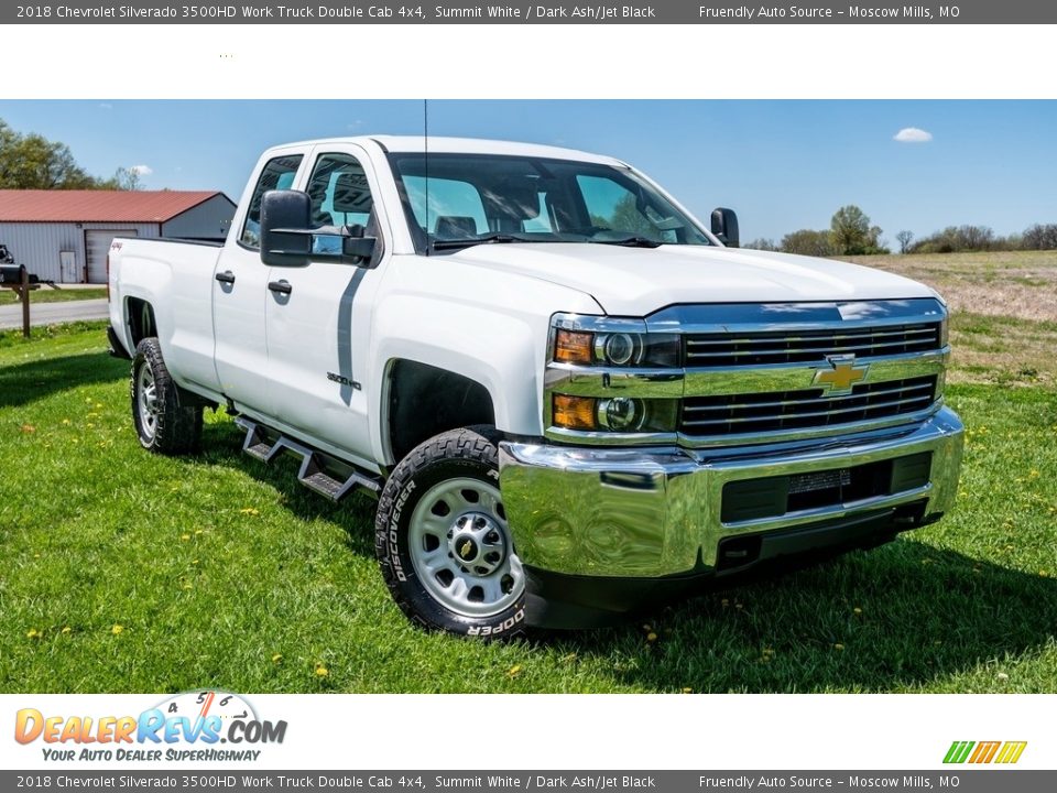 Front 3/4 View of 2018 Chevrolet Silverado 3500HD Work Truck Double Cab 4x4 Photo #1
