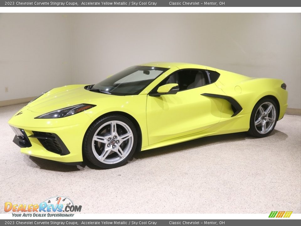 Front 3/4 View of 2023 Chevrolet Corvette Stingray Coupe Photo #3