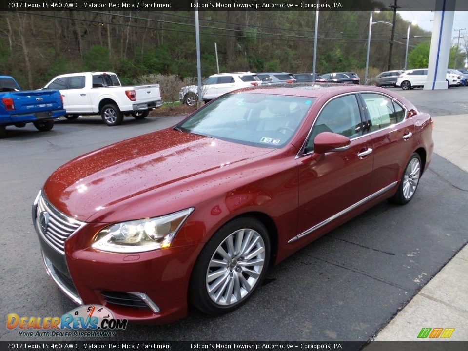 Front 3/4 View of 2017 Lexus LS 460 AWD Photo #7