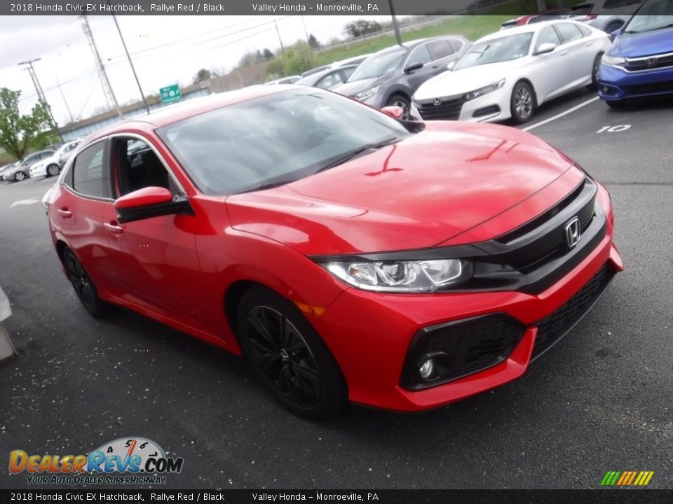 Front 3/4 View of 2018 Honda Civic EX Hatchback Photo #6