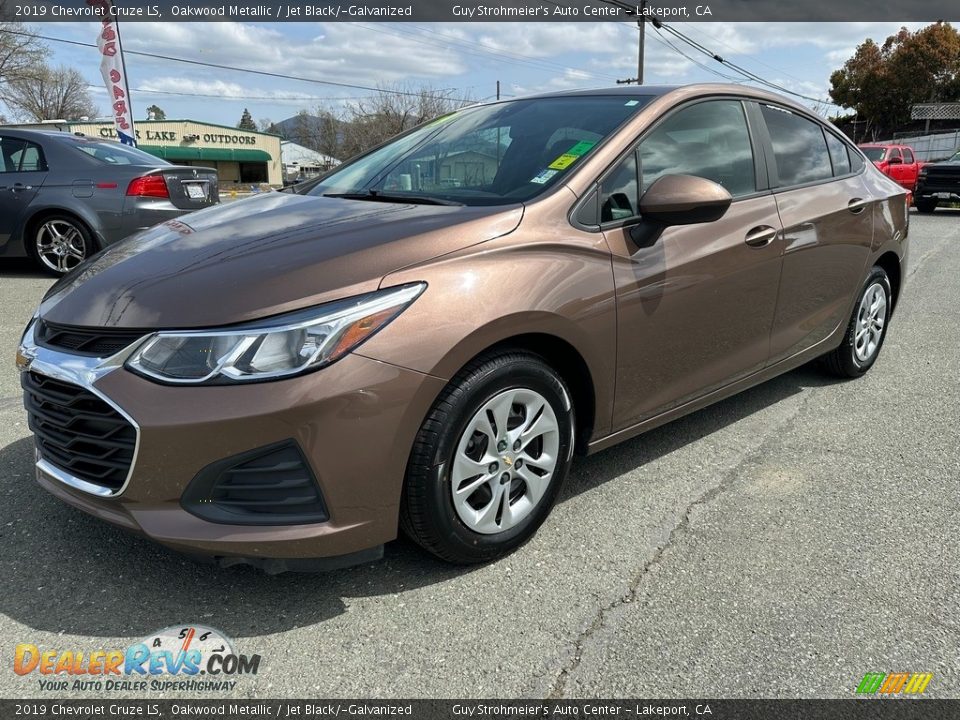 Front 3/4 View of 2019 Chevrolet Cruze LS Photo #3
