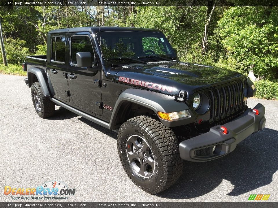 Front 3/4 View of 2023 Jeep Gladiator Rubicon 4x4 Photo #4