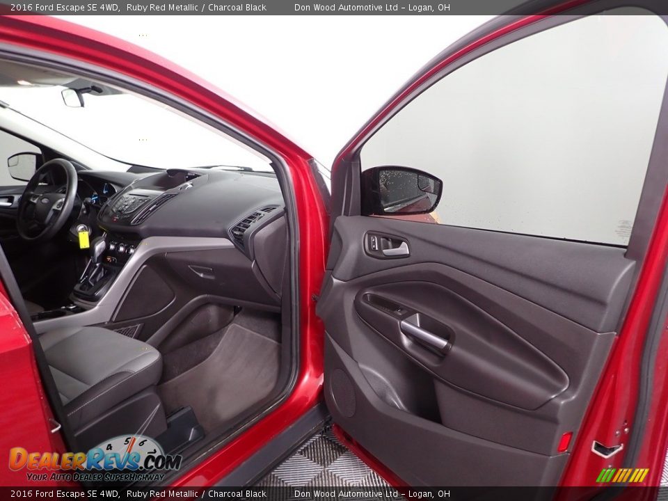 2016 Ford Escape SE 4WD Ruby Red Metallic / Charcoal Black Photo #25