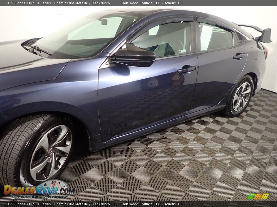 2019 Honda Civic LX Sedan Cosmic Blue Metallic / Black/Ivory Photo #10