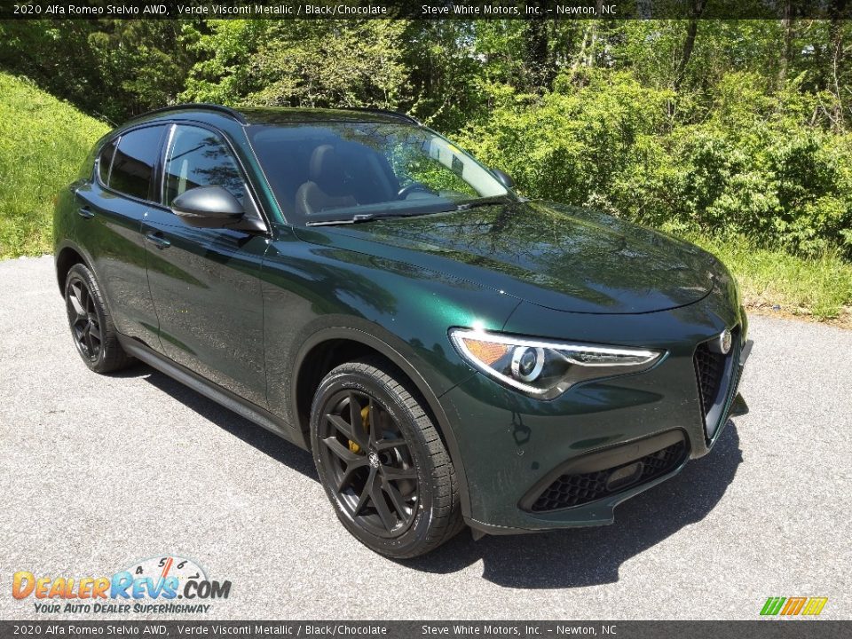 Front 3/4 View of 2020 Alfa Romeo Stelvio AWD Photo #4