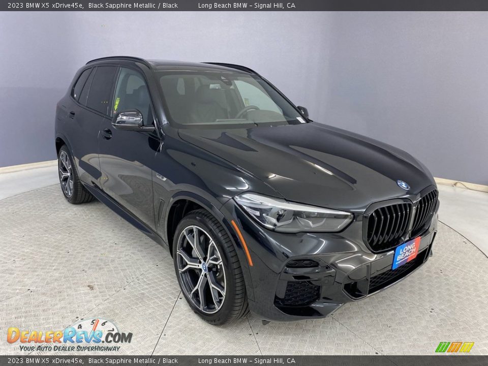 Front 3/4 View of 2023 BMW X5 xDrive45e Photo #27