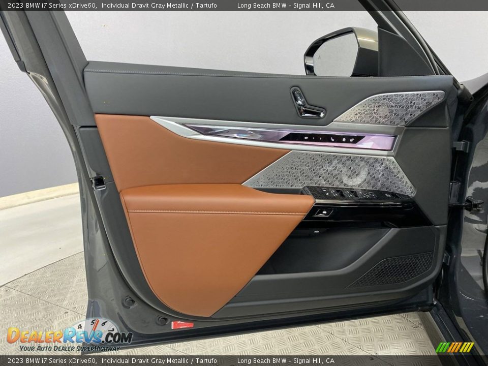 Door Panel of 2023 BMW i7 Series xDrive60 Photo #10