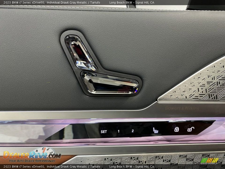 Door Panel of 2023 BMW i7 Series xDrive60 Photo #11