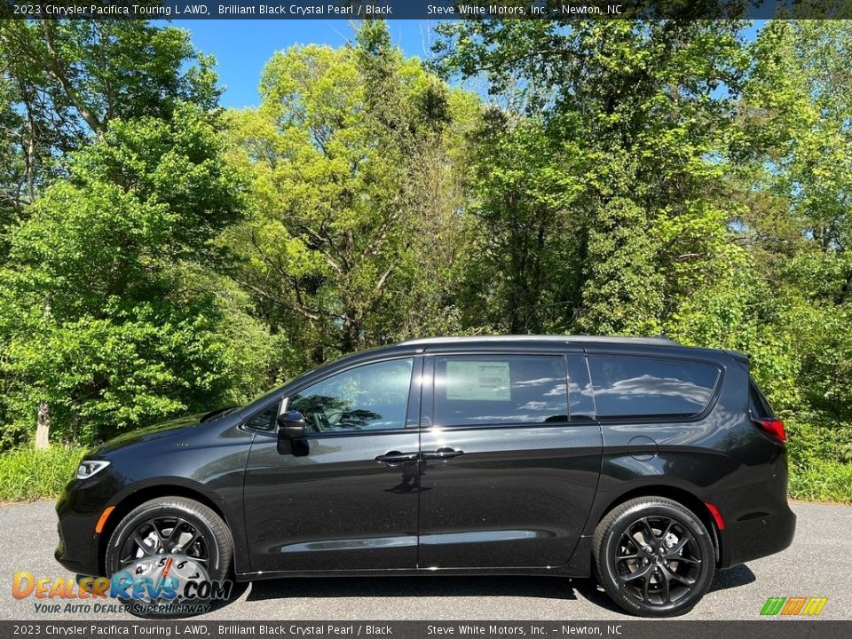 Brilliant Black Crystal Pearl 2023 Chrysler Pacifica Touring L AWD Photo #1