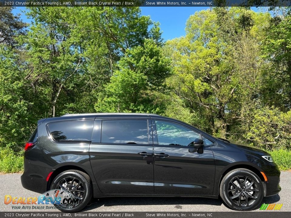 Brilliant Black Crystal Pearl 2023 Chrysler Pacifica Touring L AWD Photo #5