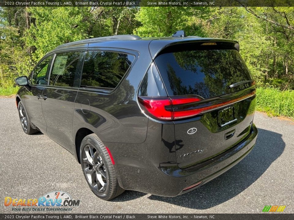 2023 Chrysler Pacifica Touring L AWD Brilliant Black Crystal Pearl / Black Photo #8