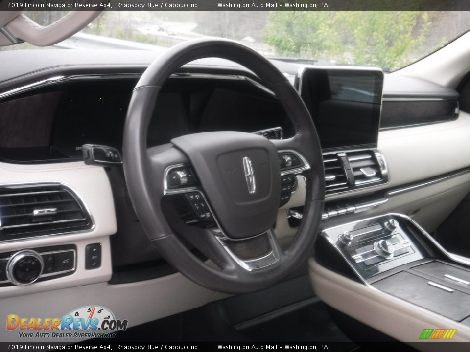 Dashboard of 2019 Lincoln Navigator Reserve 4x4 Photo #23