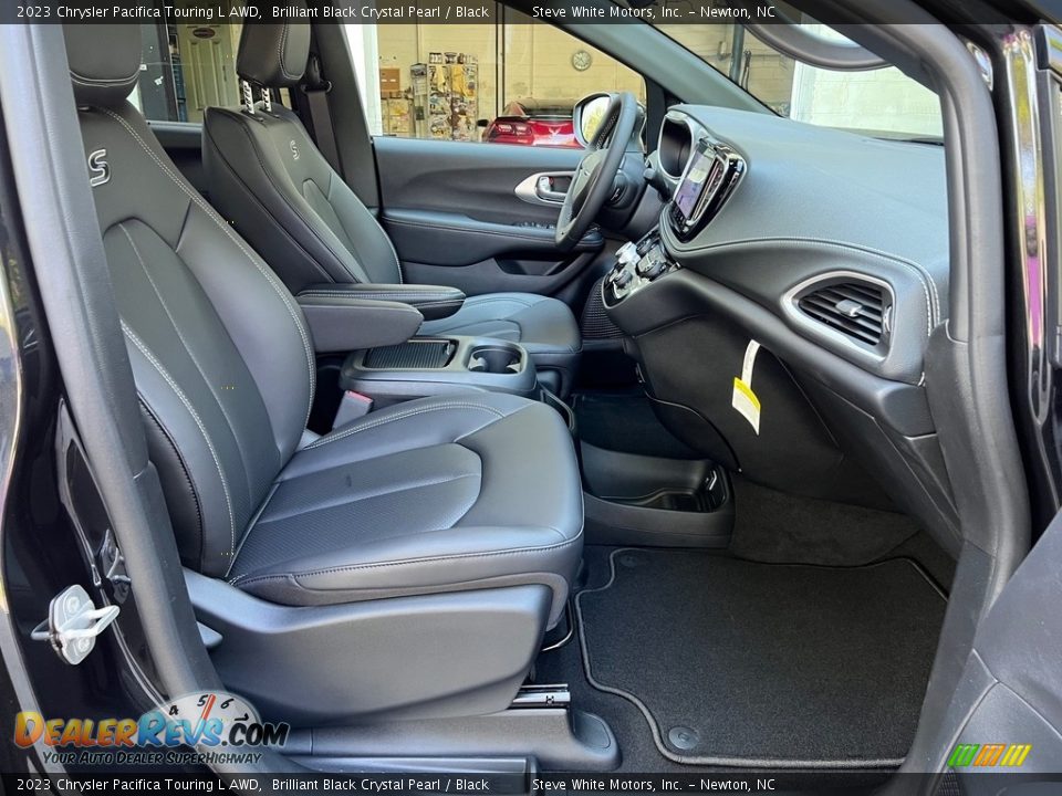 Front Seat of 2023 Chrysler Pacifica Touring L AWD Photo #17
