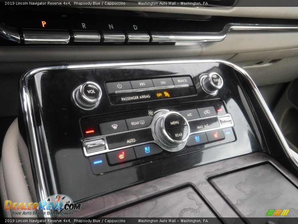 Controls of 2019 Lincoln Navigator Reserve 4x4 Photo #35