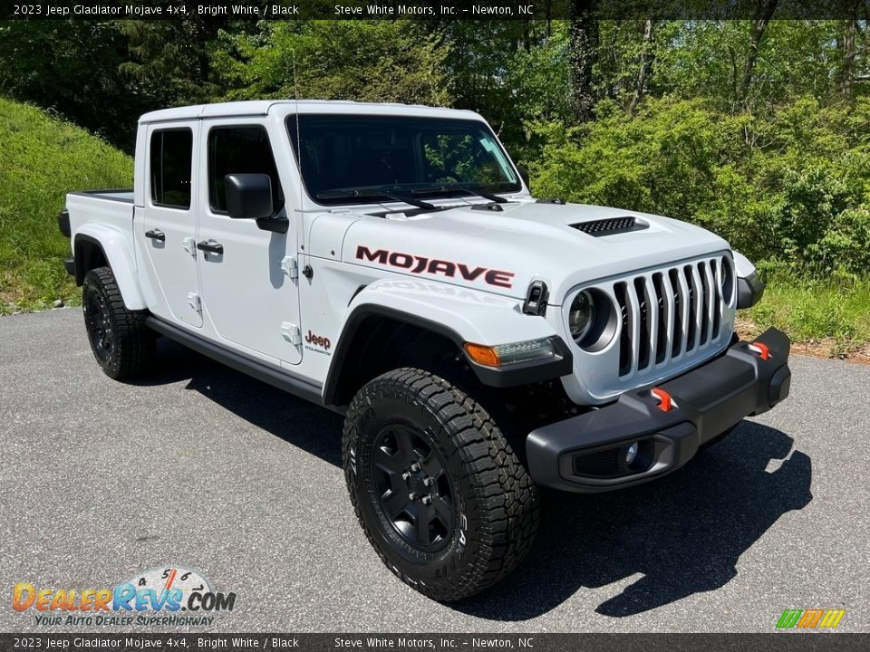 2023 Jeep Gladiator Mojave 4x4 Bright White / Black Photo #4