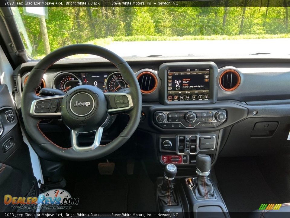 2023 Jeep Gladiator Mojave 4x4 Bright White / Black Photo #18