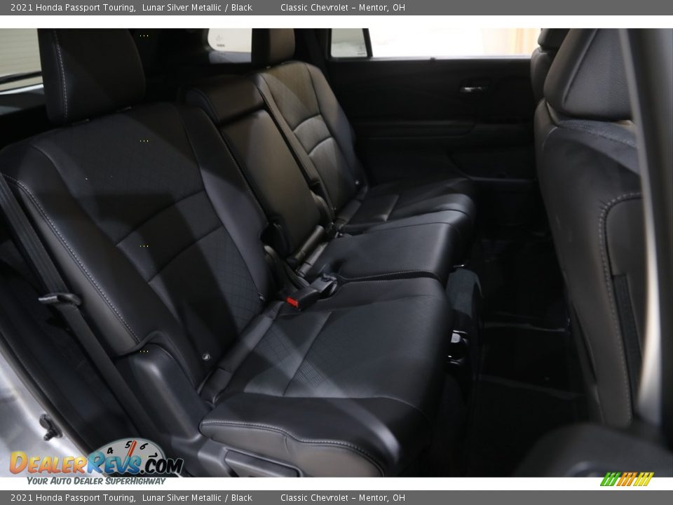 2021 Honda Passport Touring Lunar Silver Metallic / Black Photo #18